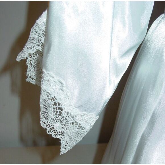 In Bloom by Jonquil "The Bride" Embroidered Lacy Robe Sz Small in Off White NWT - Picture 4 of 8